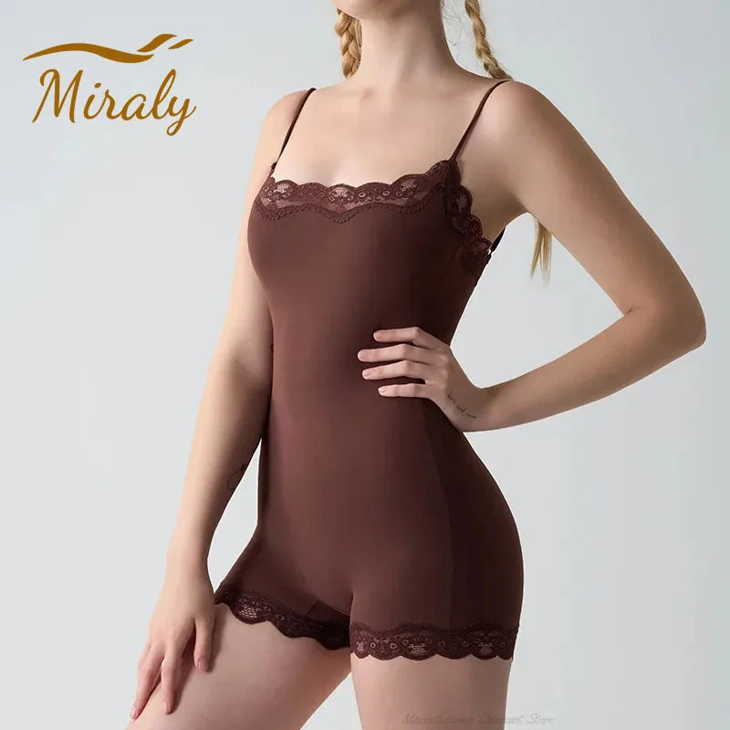 Body de encaje cuello cuadrado